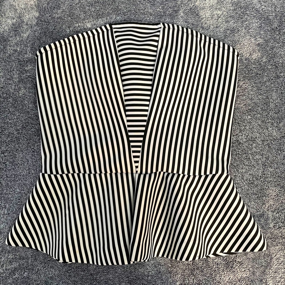 Guess XS black and white top